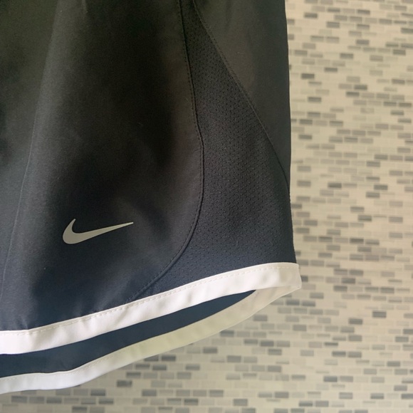 Nike running shorts - Picture 3 of 6